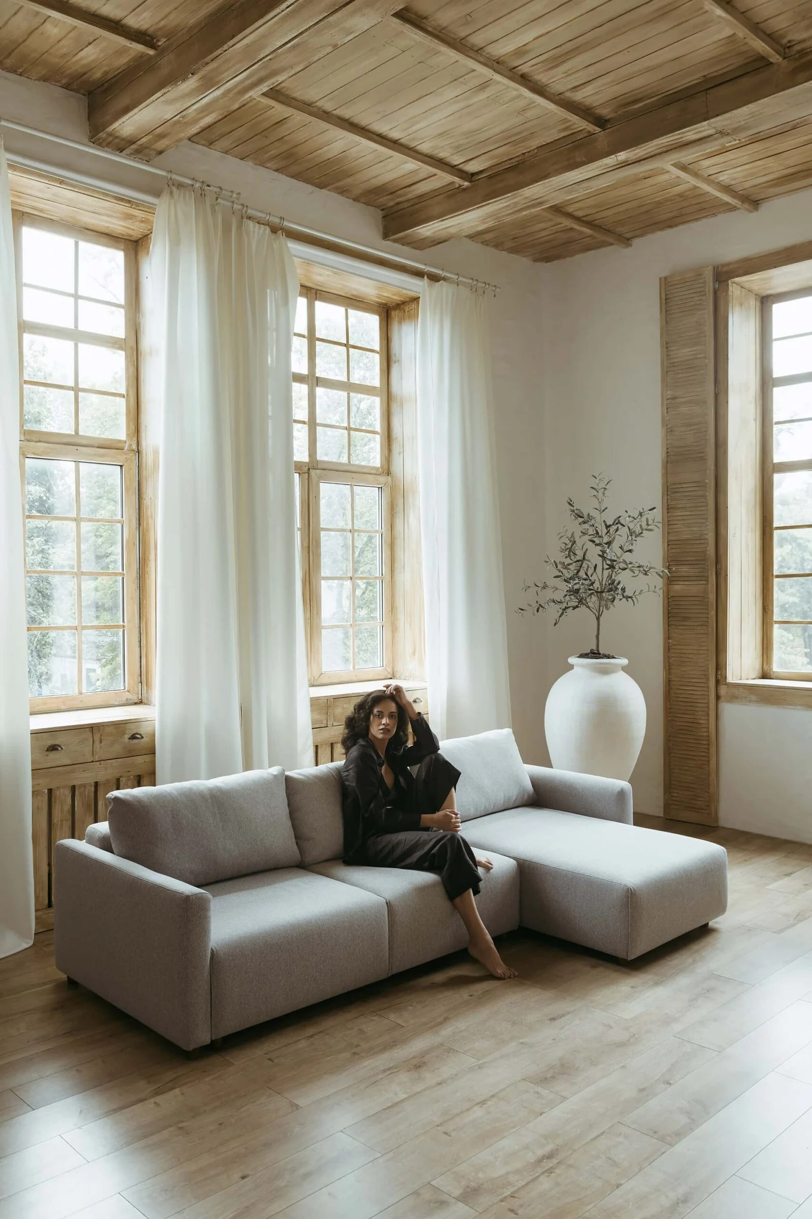 COMO — studio photography, frame 19
