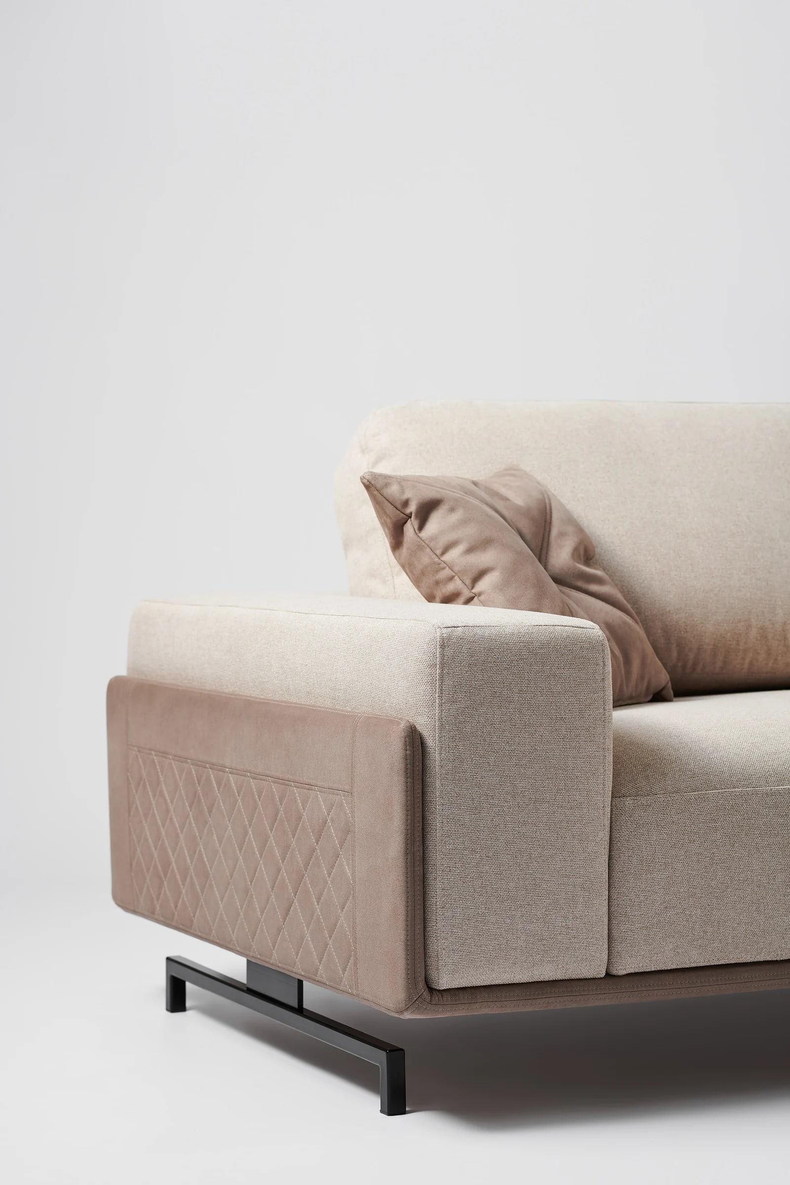 BOTTERA — studio photography, frame 9