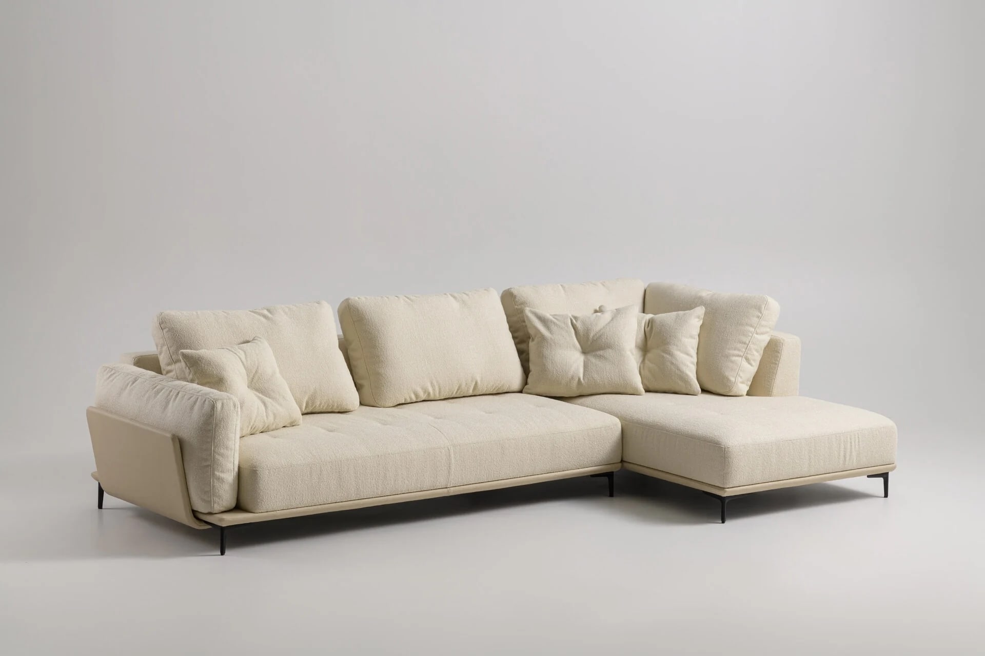 NAIVE — studio photography, frame 3