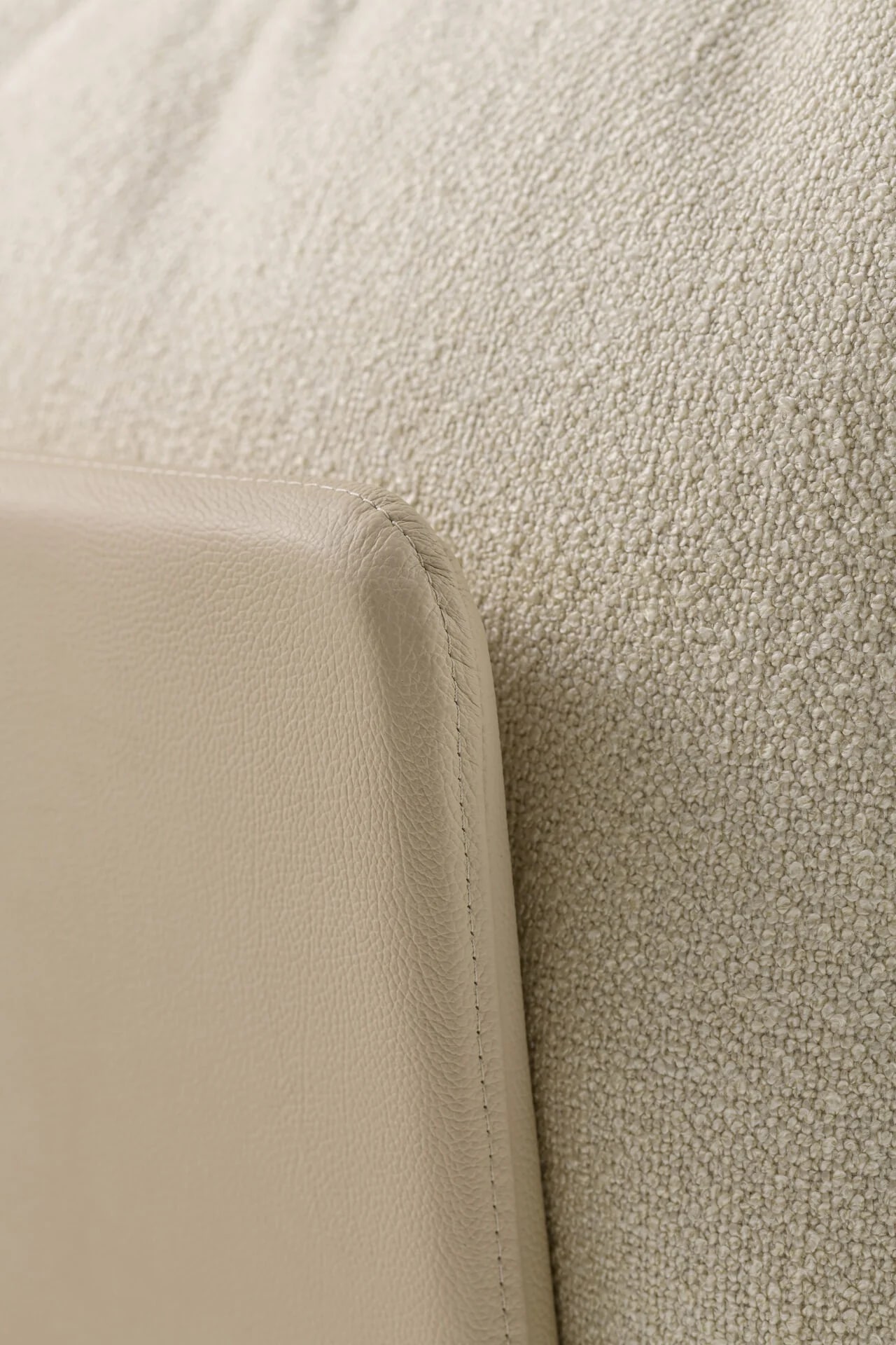 NAIVE — studio photography, frame 12