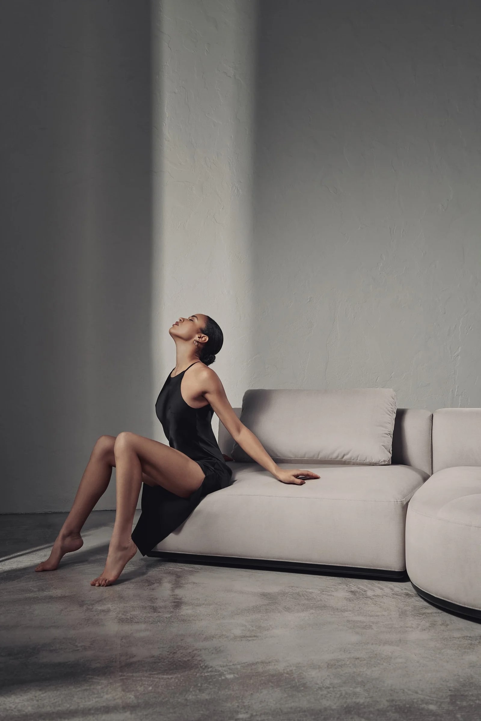 SMOOTH — studio photography, frame 31