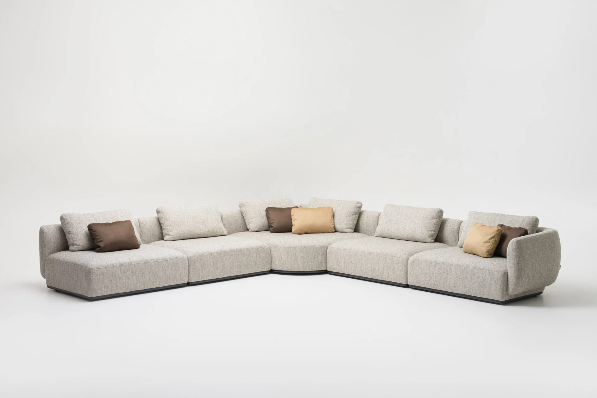 SMOOTH — studio photography, frame 3
