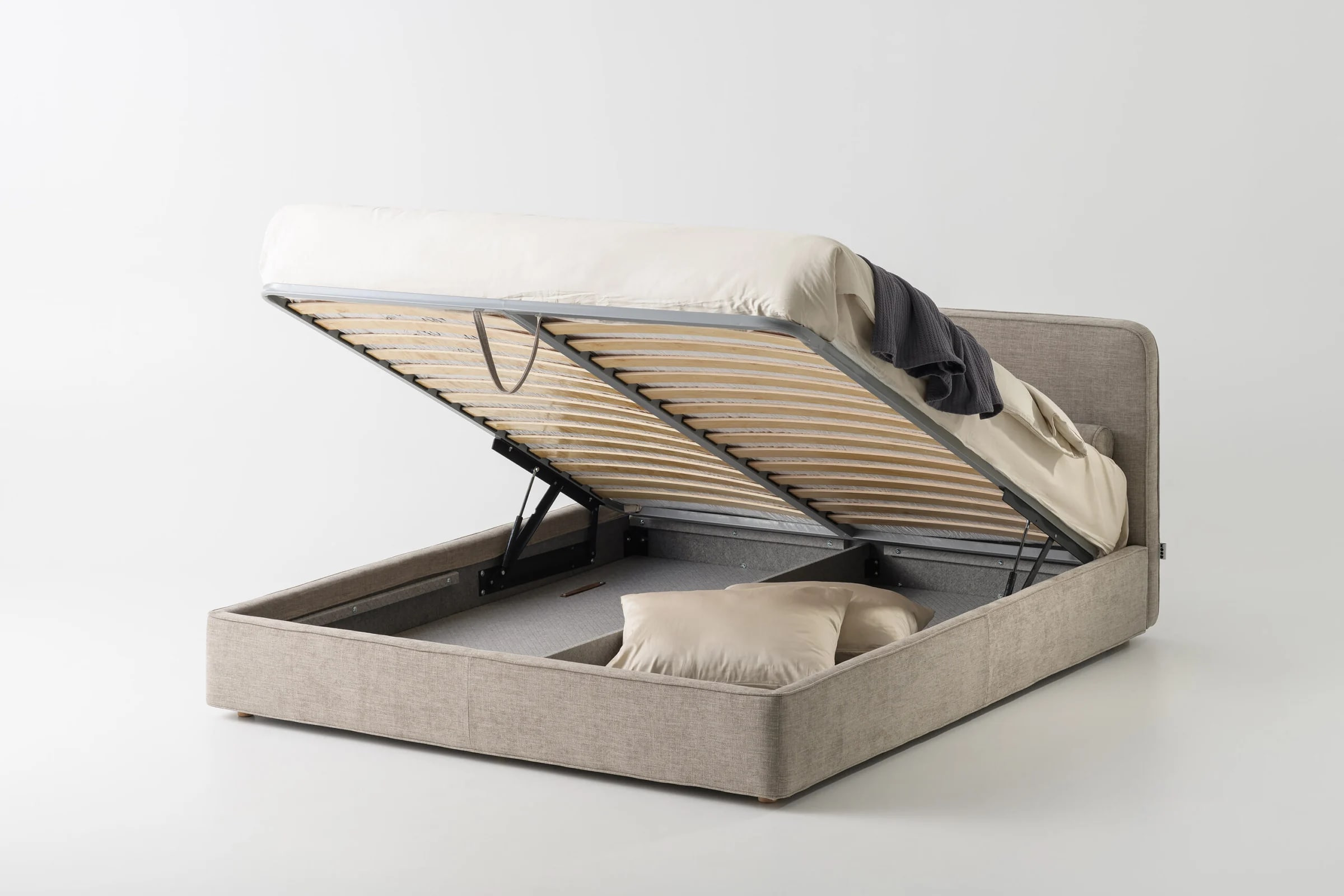 DUAL — studio photography, frame 7