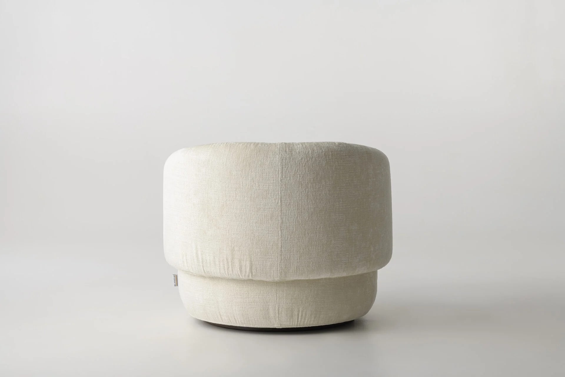 MILLY AL — studio photography, frame 4