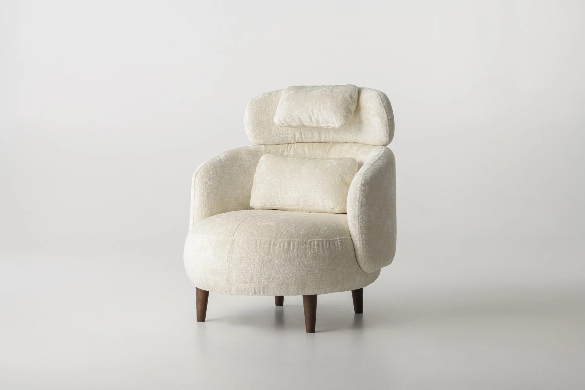 MILLY BH — studio photography, frame 2
