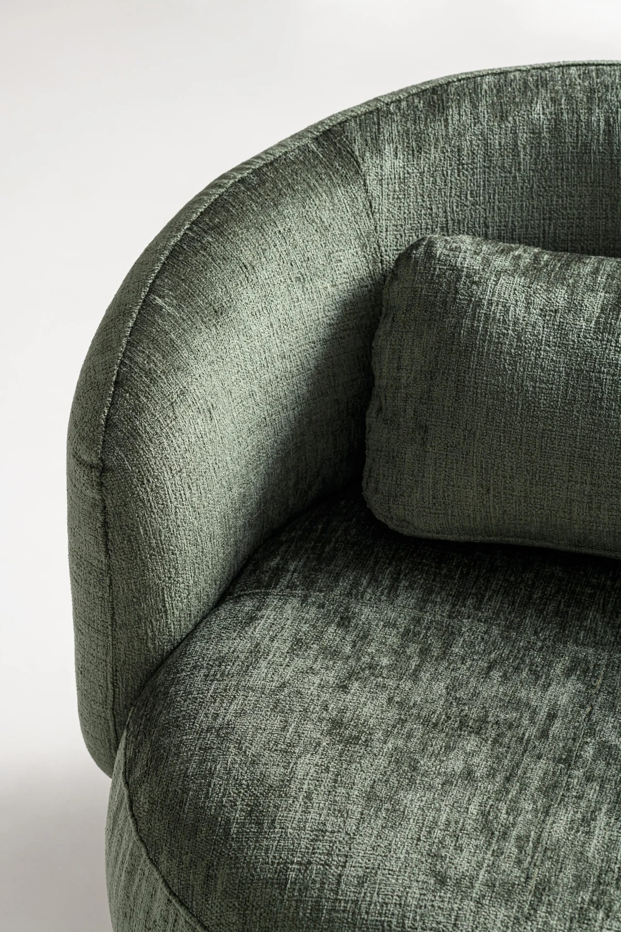 MILLY BL — studio photography, frame 6