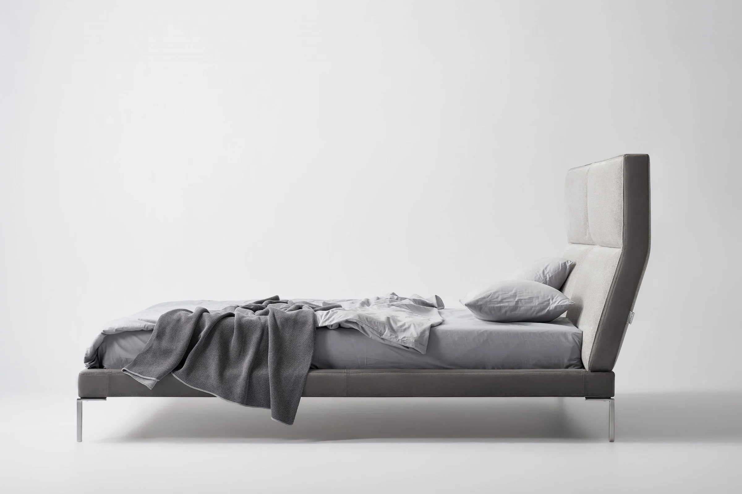 LAVAL — studio photography, frame 4