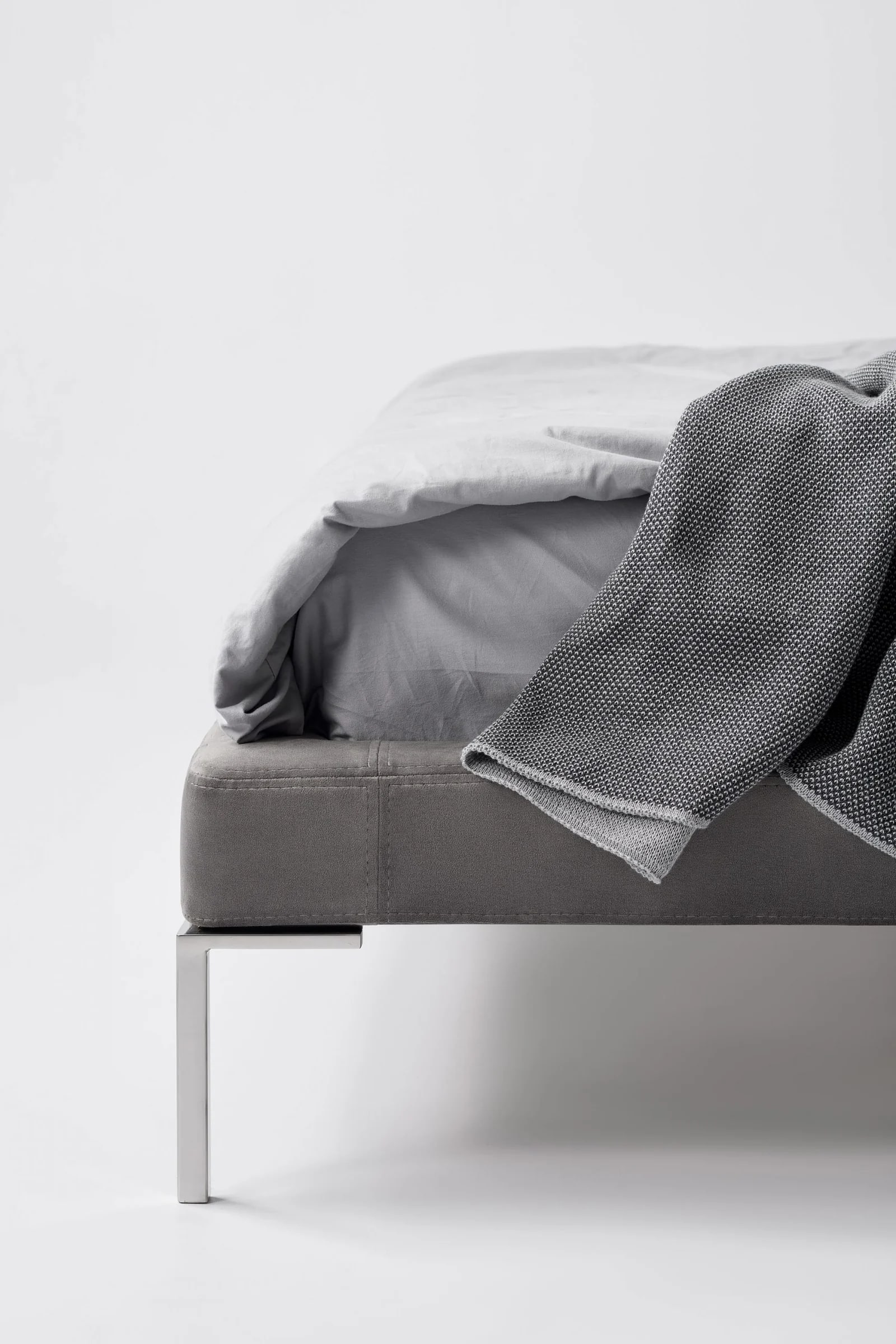 LAVAL — studio photography, frame 9