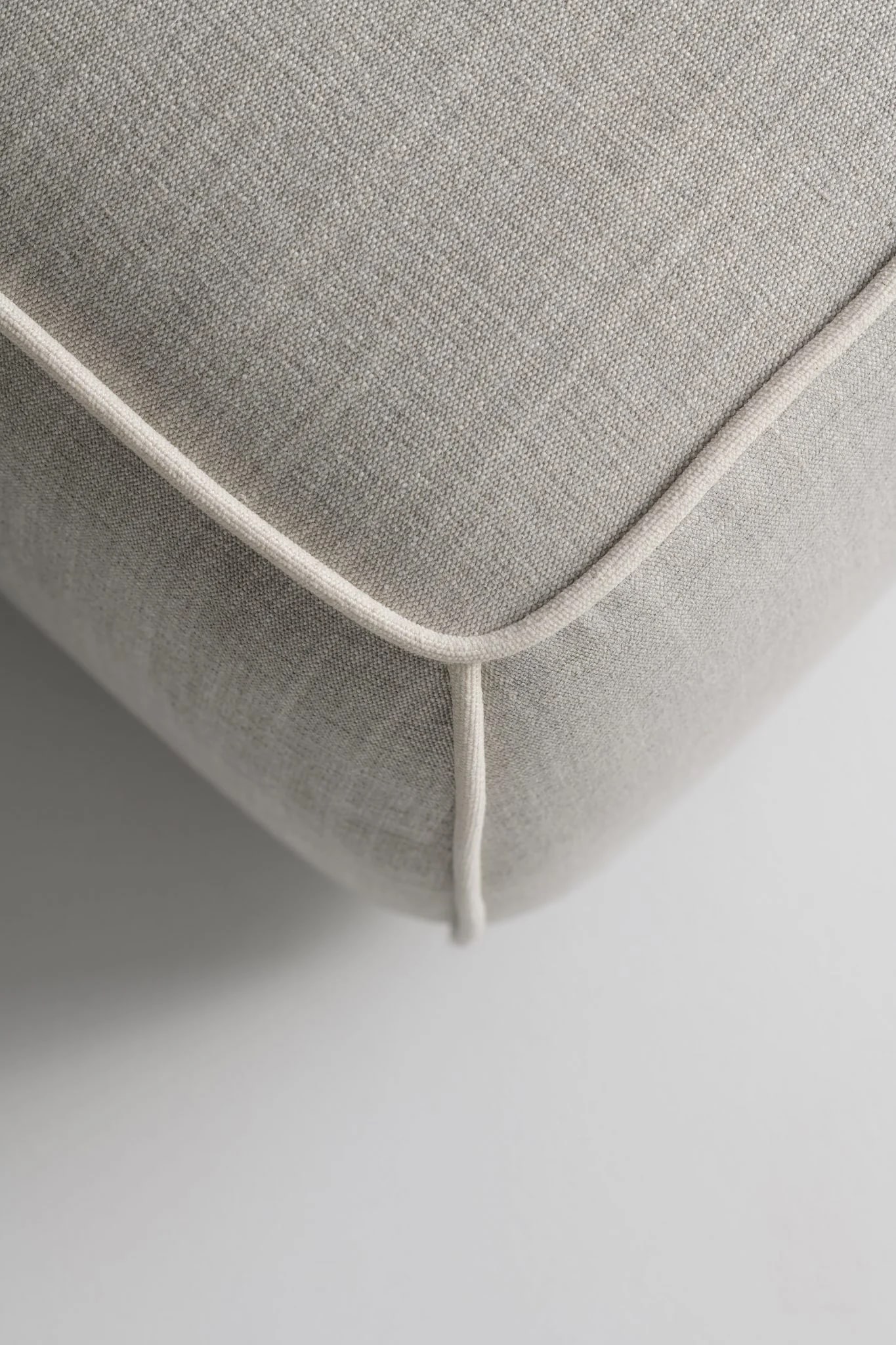 LIMURA — studio photography, frame 5