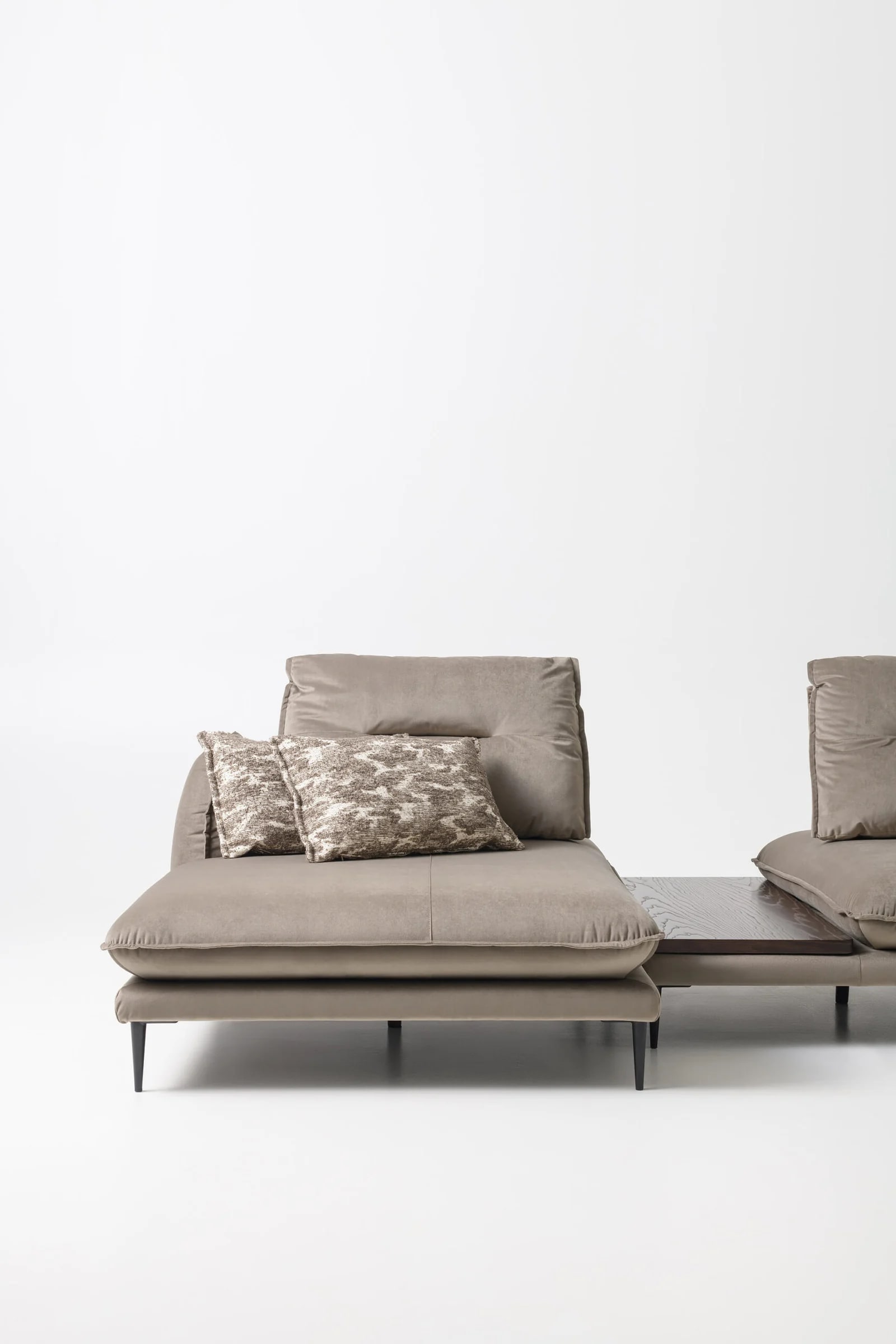 RIVIERA — studio photography, frame 19