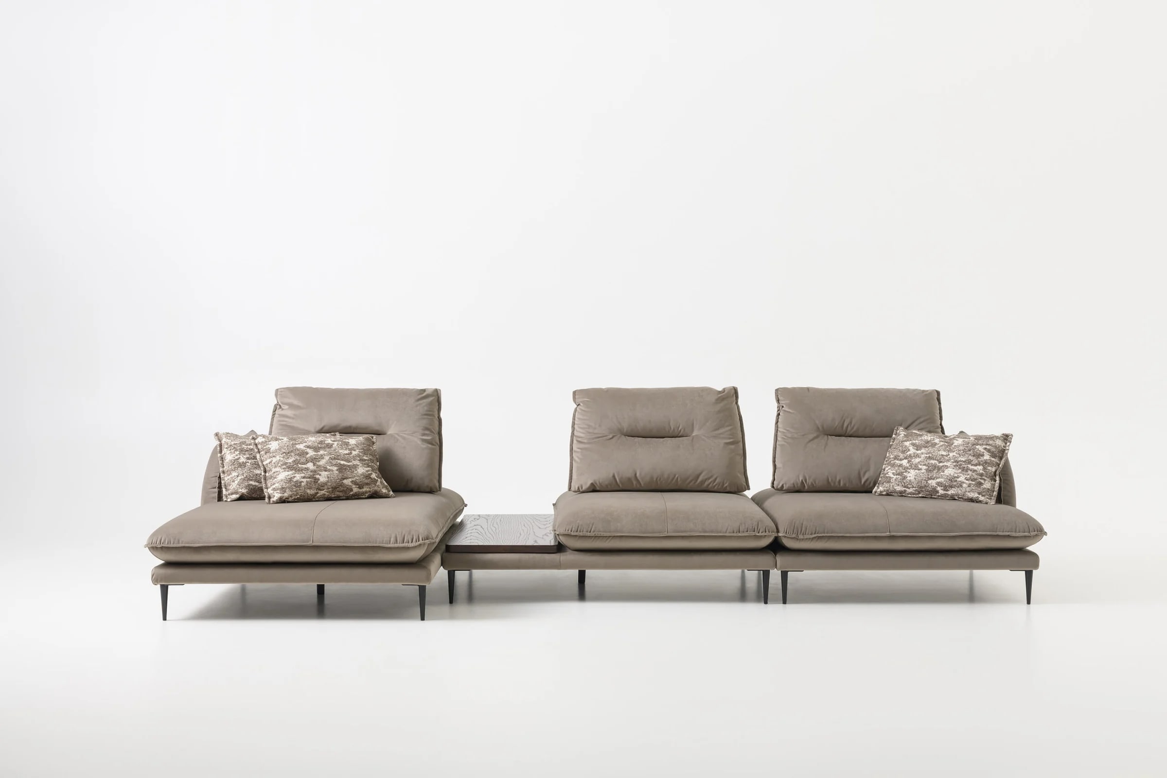 RIVIERA — studio photography, frame 3