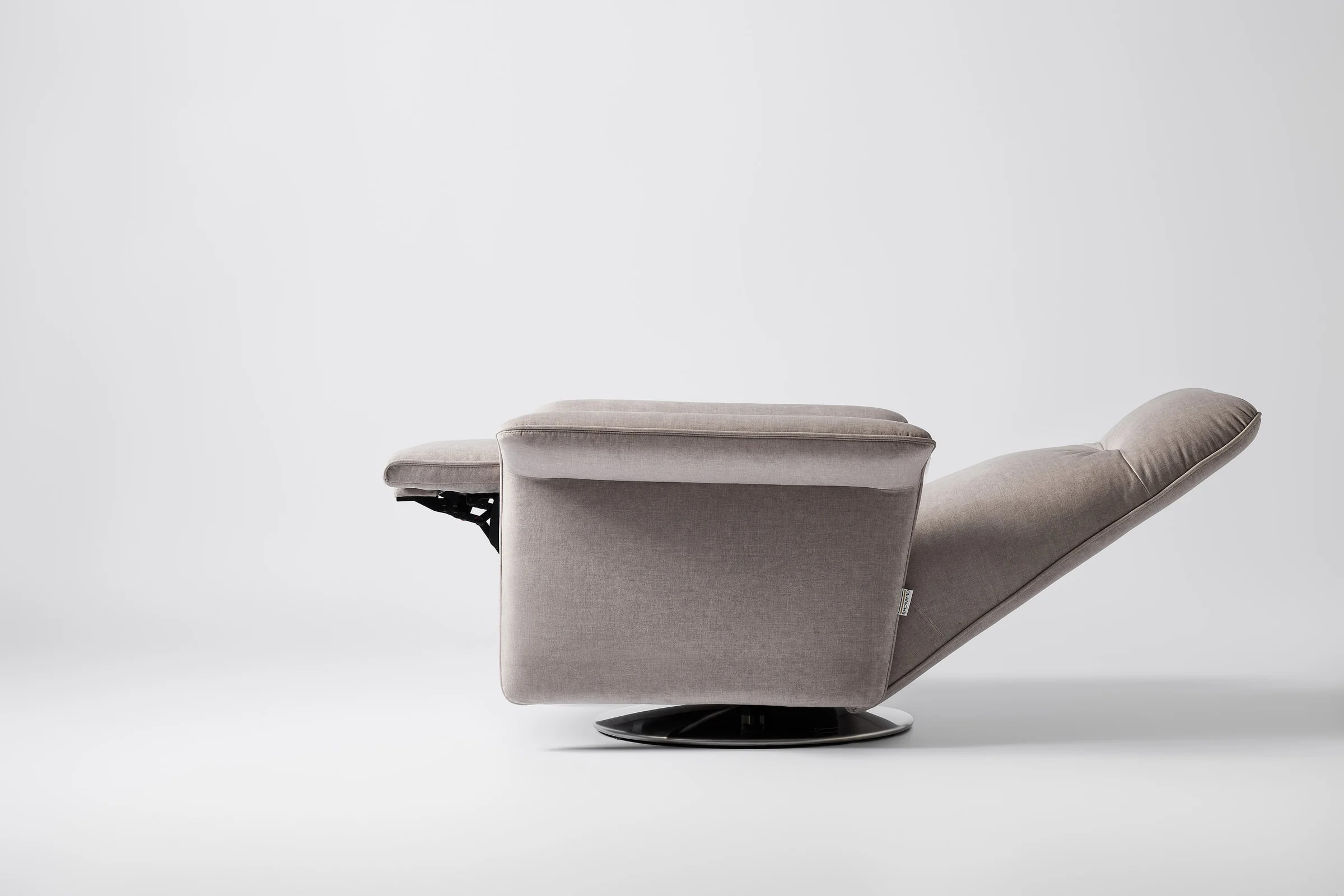 VOYAGE — studio photography, frame 4