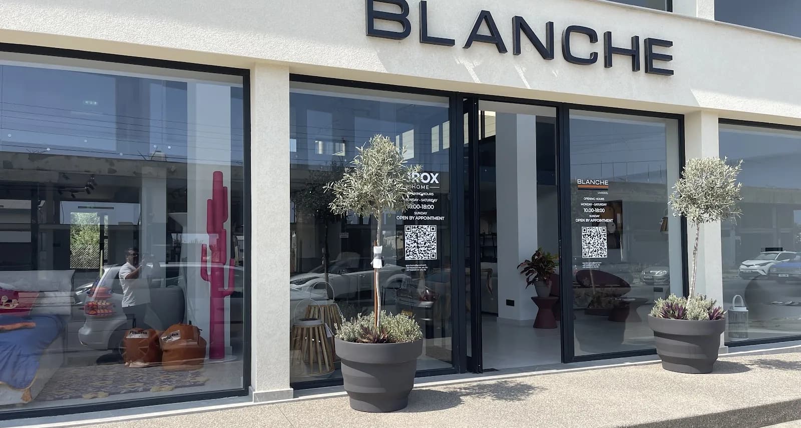 BLANCHE Showroom, Pafou 174